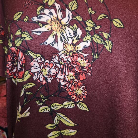 Chic Floral Tunic with Lace Detail - Size 14W - Picture 5 of 8